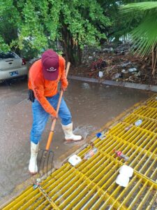 Activa ayuntamiento de Ahome brigadas para limpiar alcantarillas