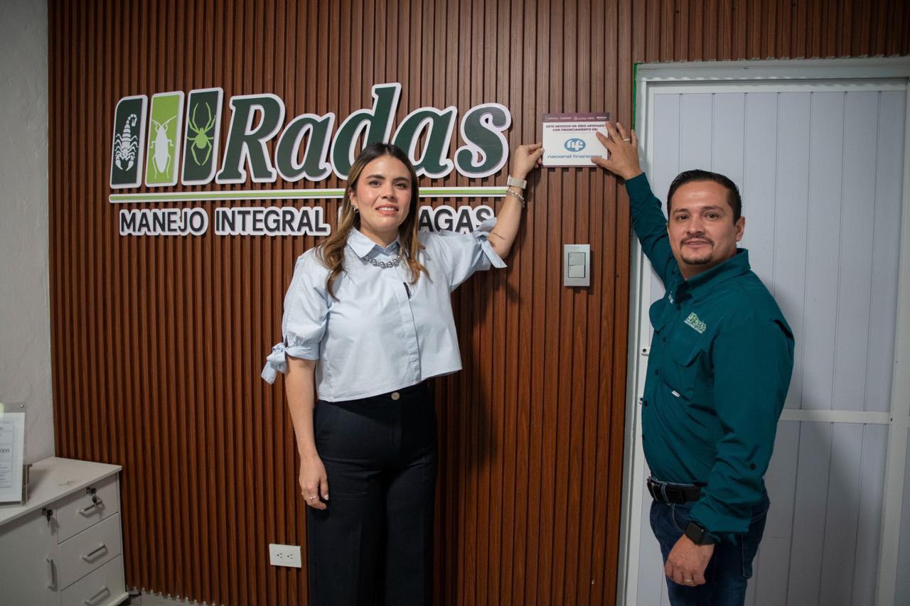 Ana Miriam Ramos entrega el distintivo Impulso Nafin en Culiacán