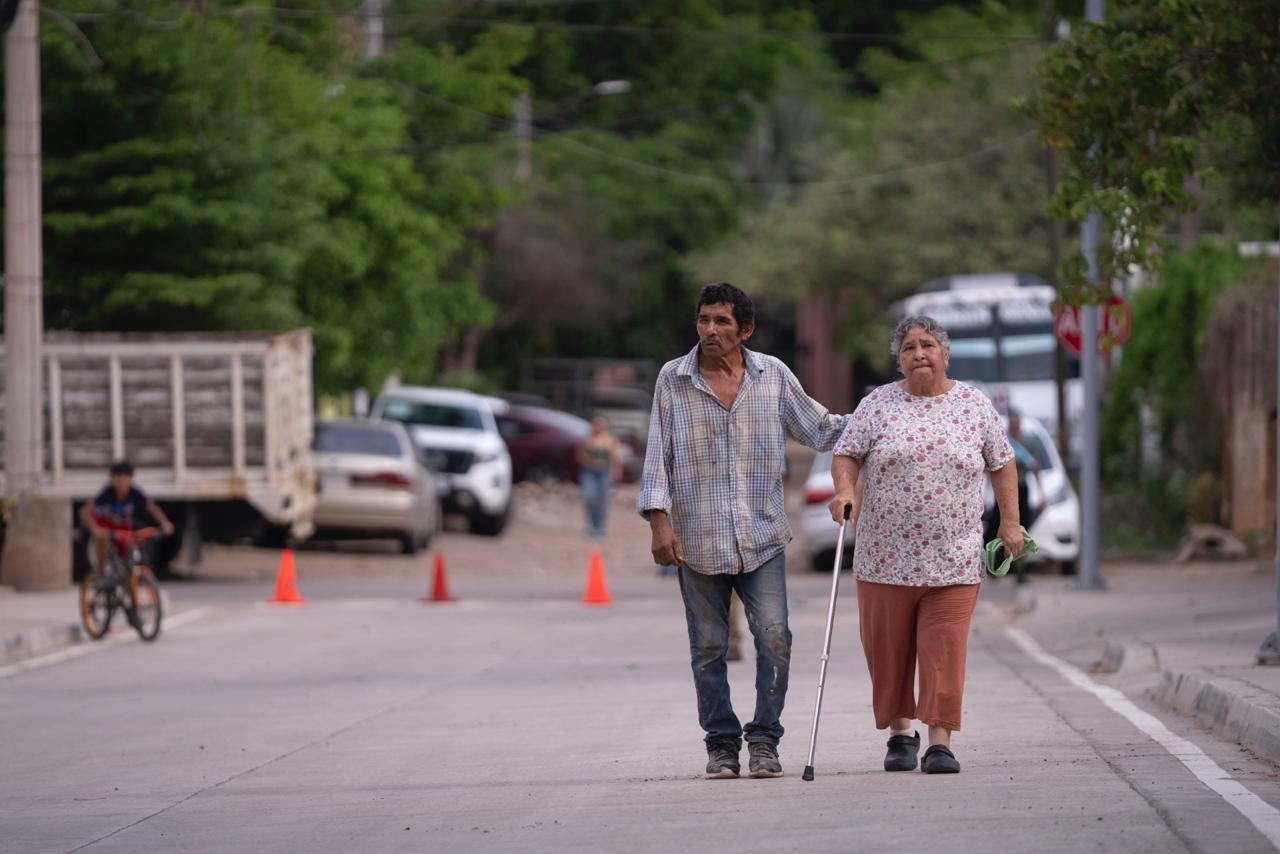 Ana Miriam Ramos entrega pavimentación en la Col. Jesús Valdez, Culiacán
