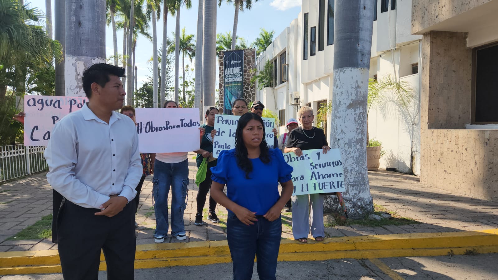 Antorchistas en Ahome se manifiestan en el Palacio Municipal