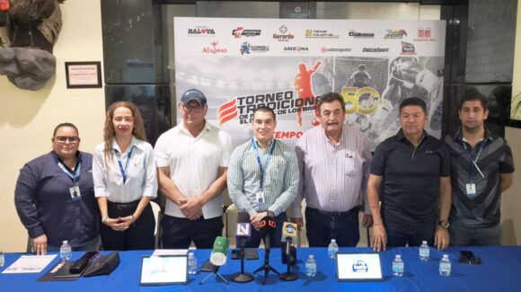 El Torneo de los Barrios celebra su edición de oro; Julio Quintero recibe homenaje en Los Mochis