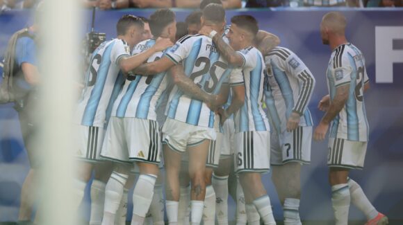 Argentina sufre pero avanza a octavos de final del Mundial 2026