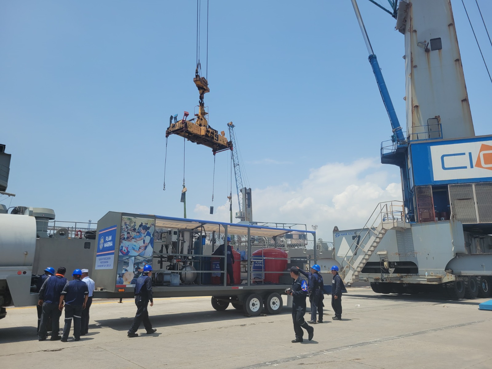 Armada de México entrega ayuda humanitaria a Venezuela
