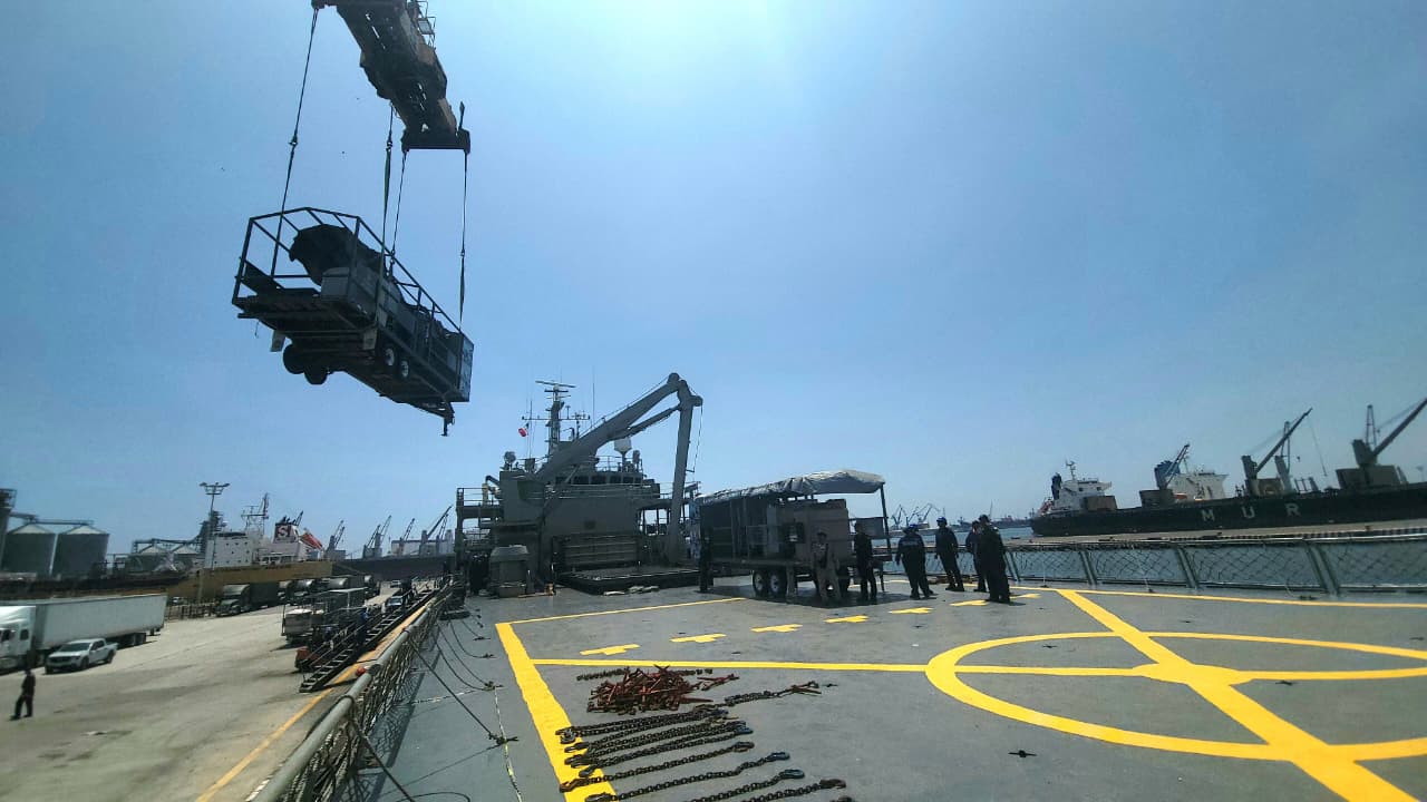 Armada de México entrega ayuda humanitaria a Venezuela