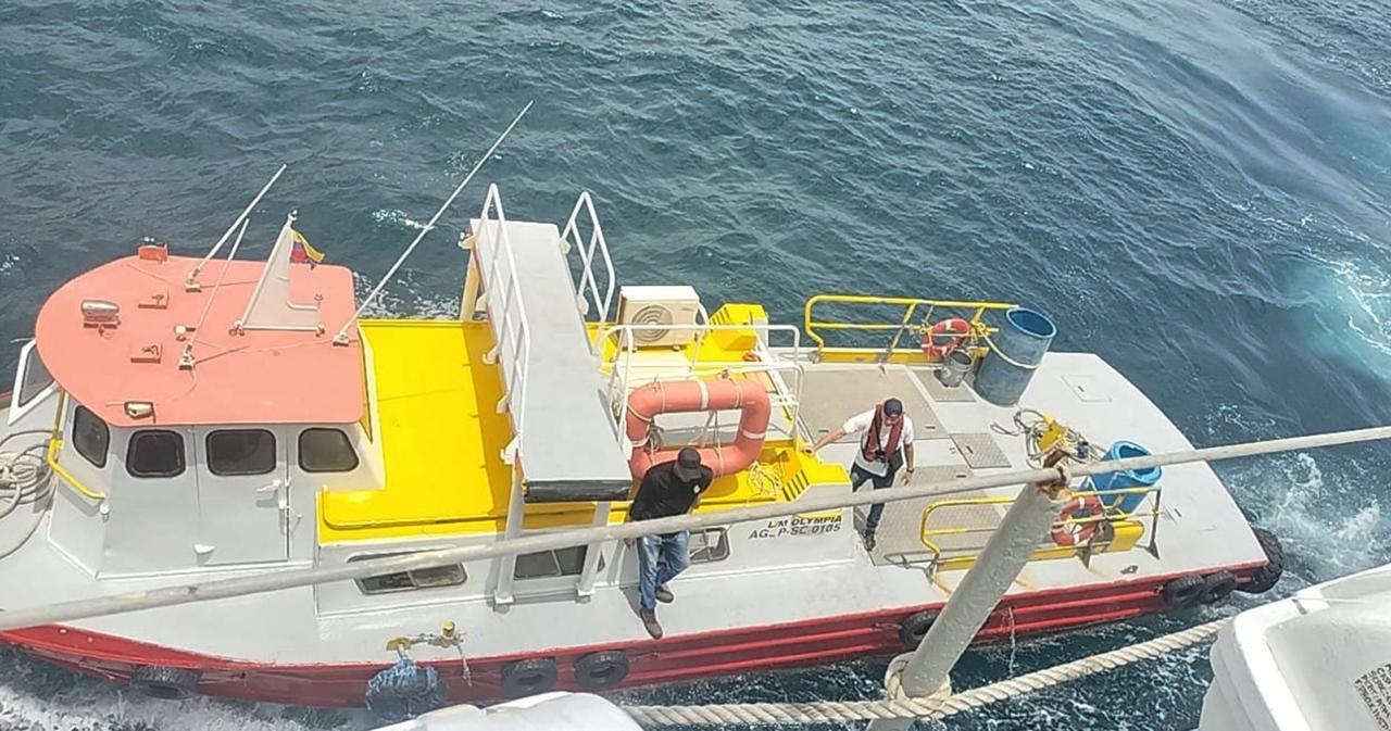 Armada de México entrega ayuda humanitaria a Venezuela