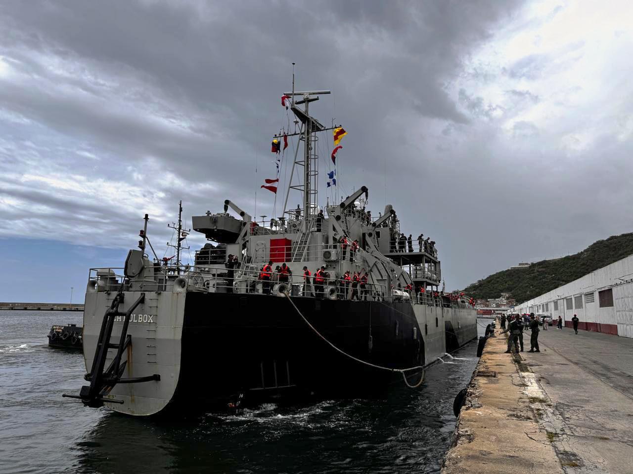 Armada de México entrega ayuda humanitaria a Venezuela