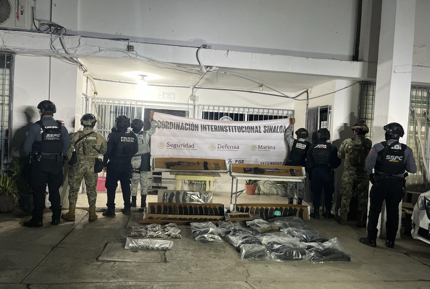 Armamento y droga asegurados en el sur de Sinaloa