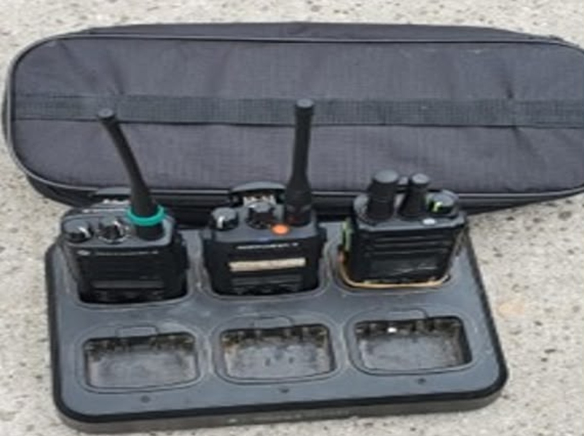 Aseguran radios a detenidos en motel de Mazatlán