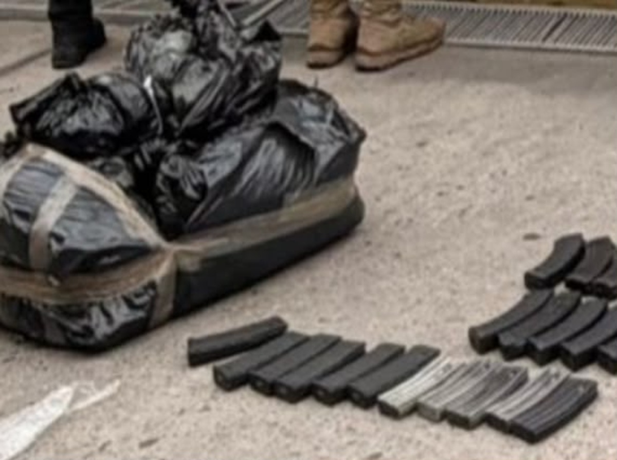Aseguran armas a detenidos en motel de Mazatlán