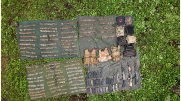 Aseguran arsenal y más de 3 mil cartuchos en campamento clandestino localizado en Concordia, Sinaloa