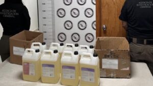aseguran 40 litros de metanfetamina en empresa de paqueteria de los mochis