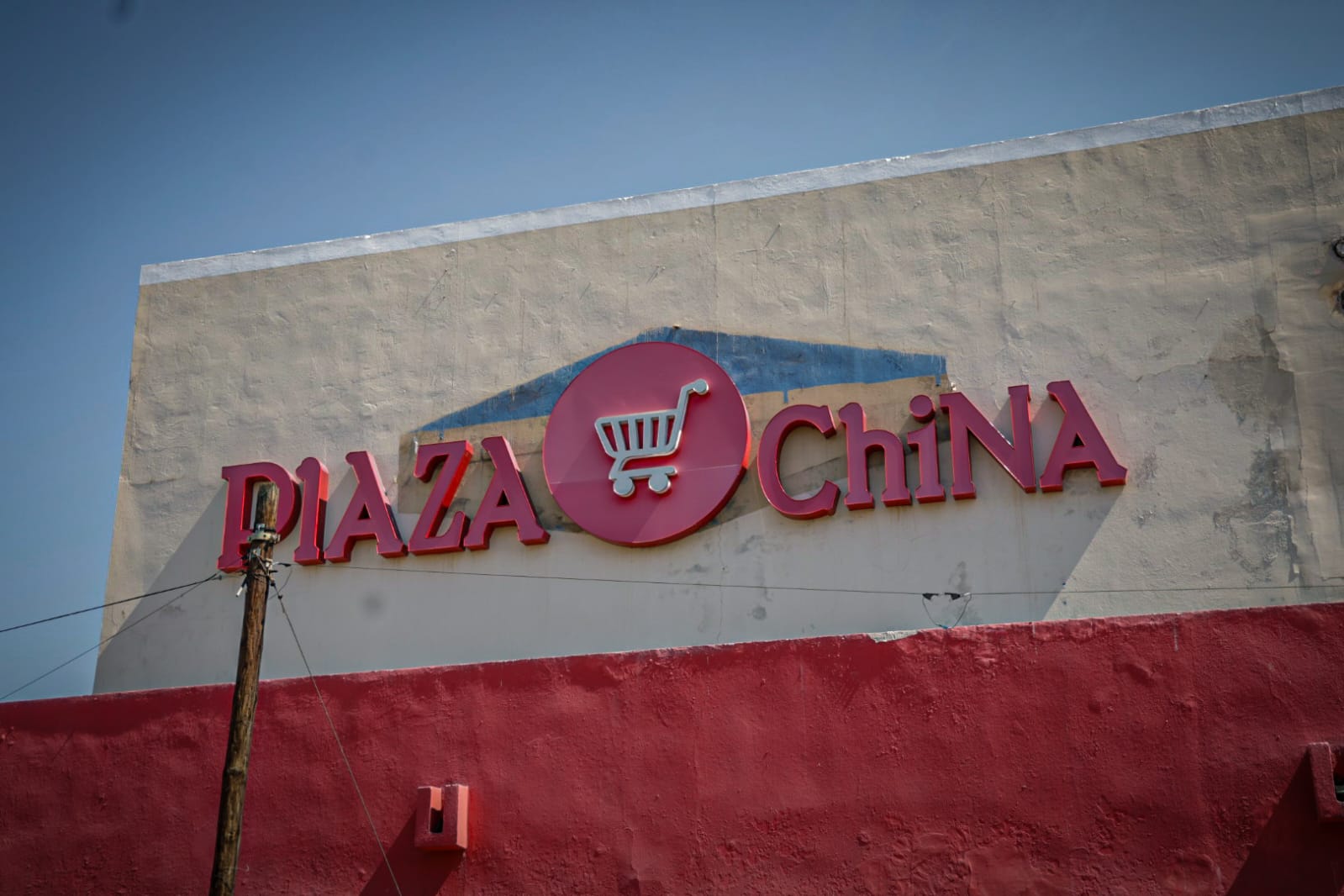 FGR asegura tres "tiendas chinas" en Culiacán