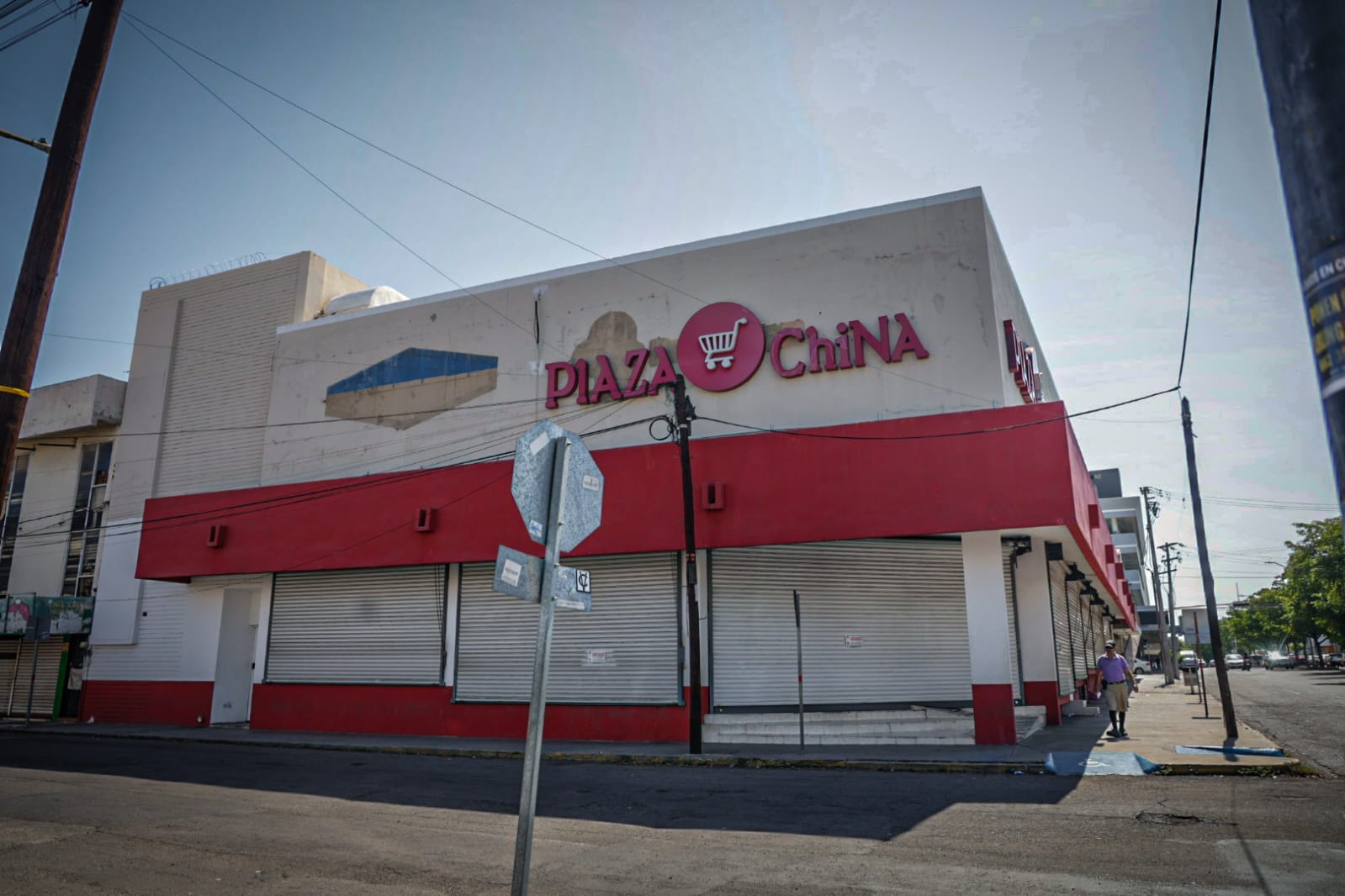 FGR asegura tres "tiendas chinas" en Culiacán