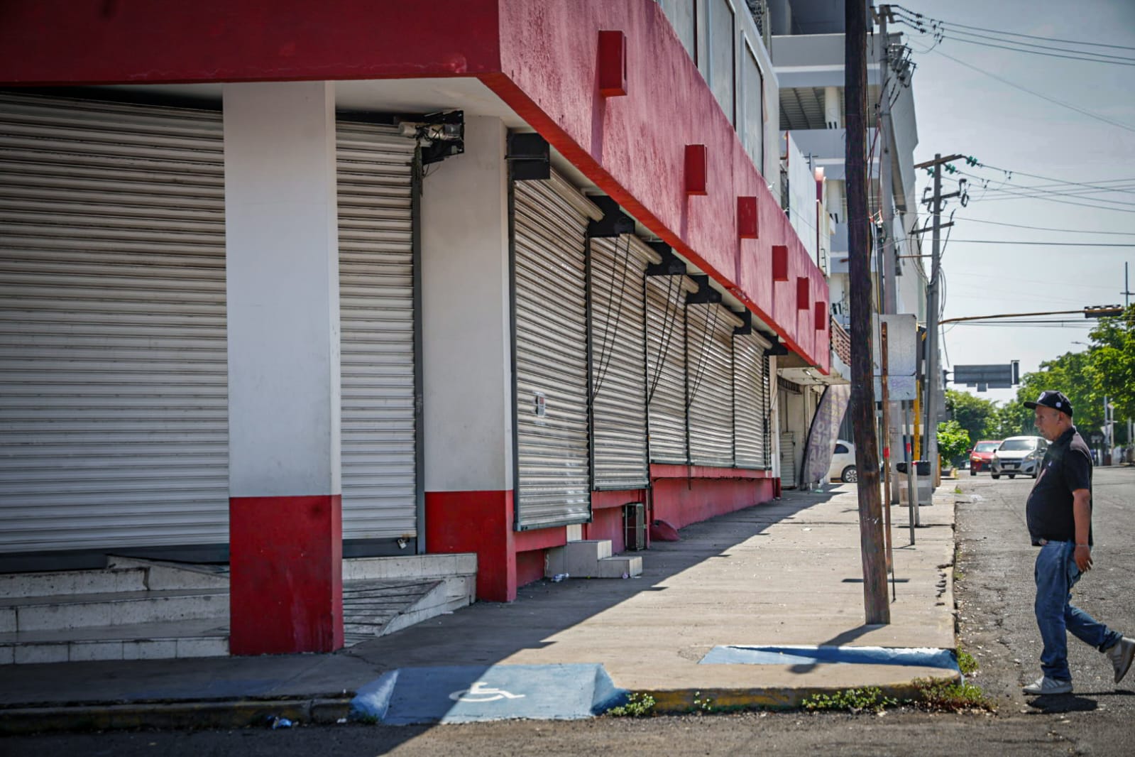 FGR asegura tres "tiendas chinas" en Culiacán