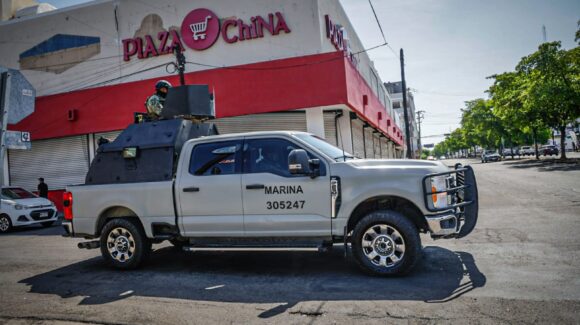 FGR asegura tres “tiendas chinas” en Culiacán