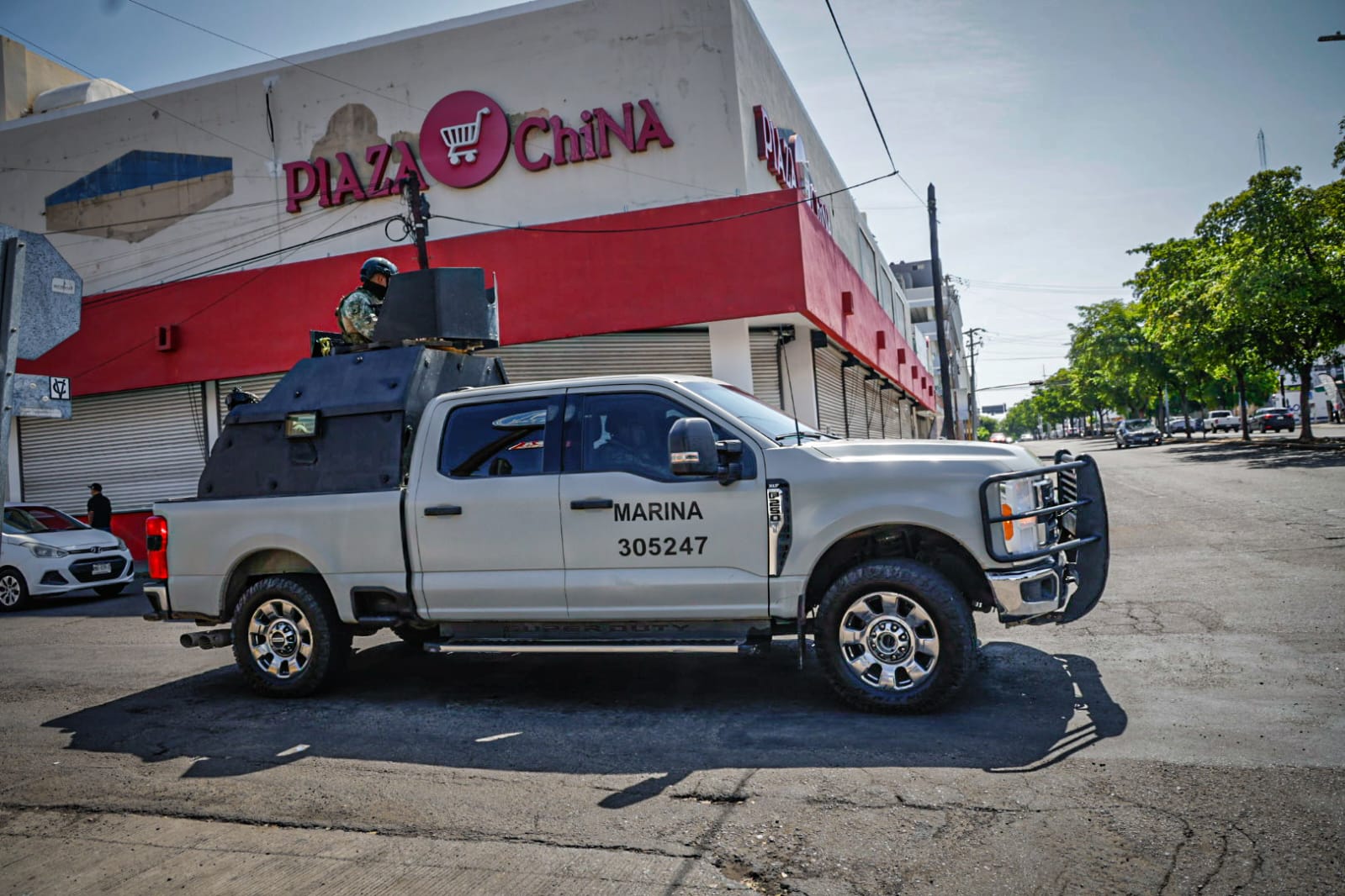 FGR asegura tres "tiendas chinas" en Culiacán