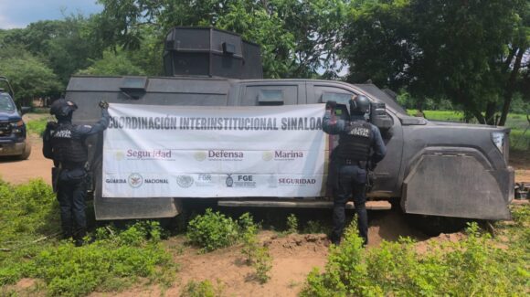 Aseguran vehículo con blindaje artesanal y munición de alto calibre en Concordia, Sinaloa