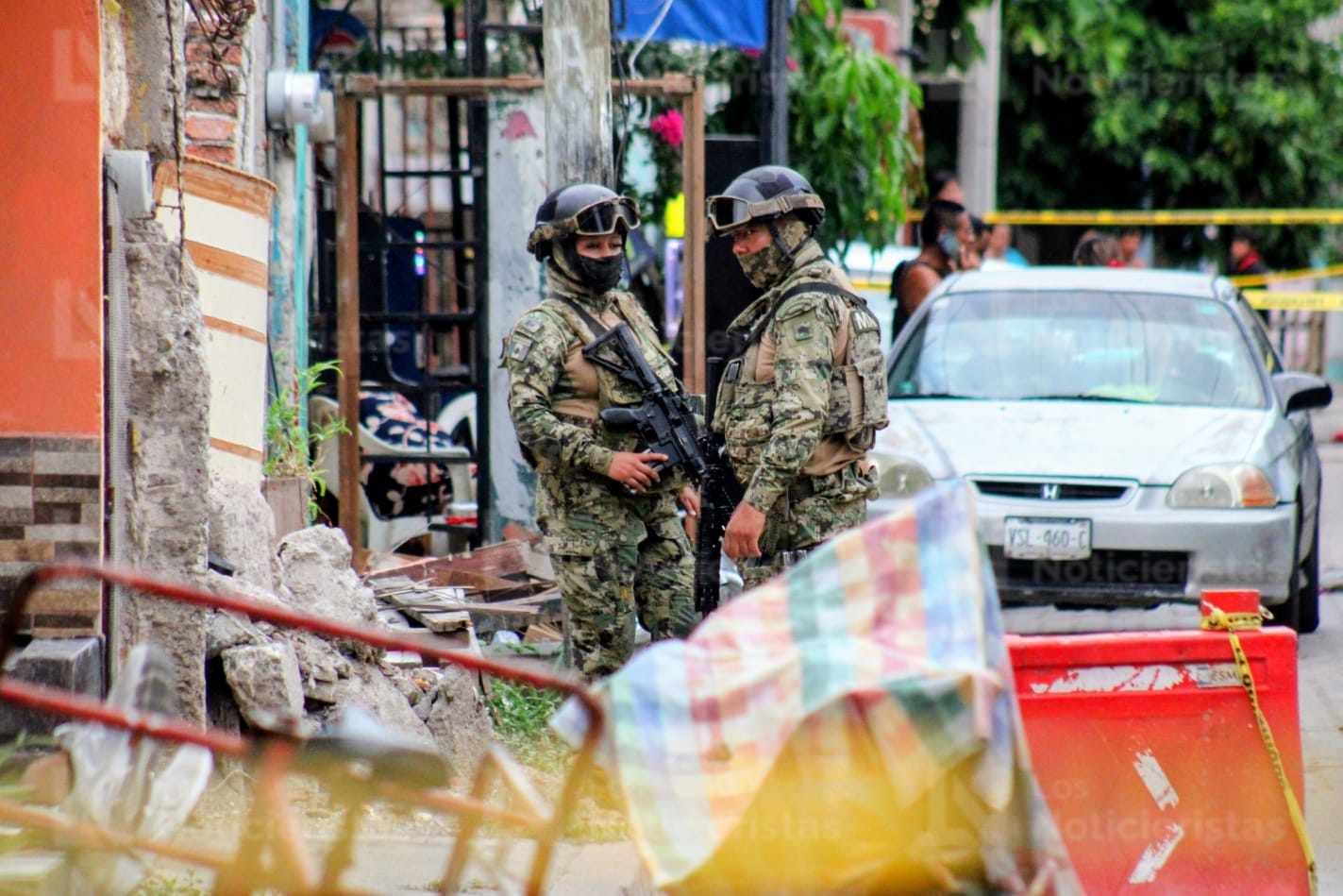 Ejército resguarda el sitio donde una mujer fue asesinada a balazos en Mazatlán