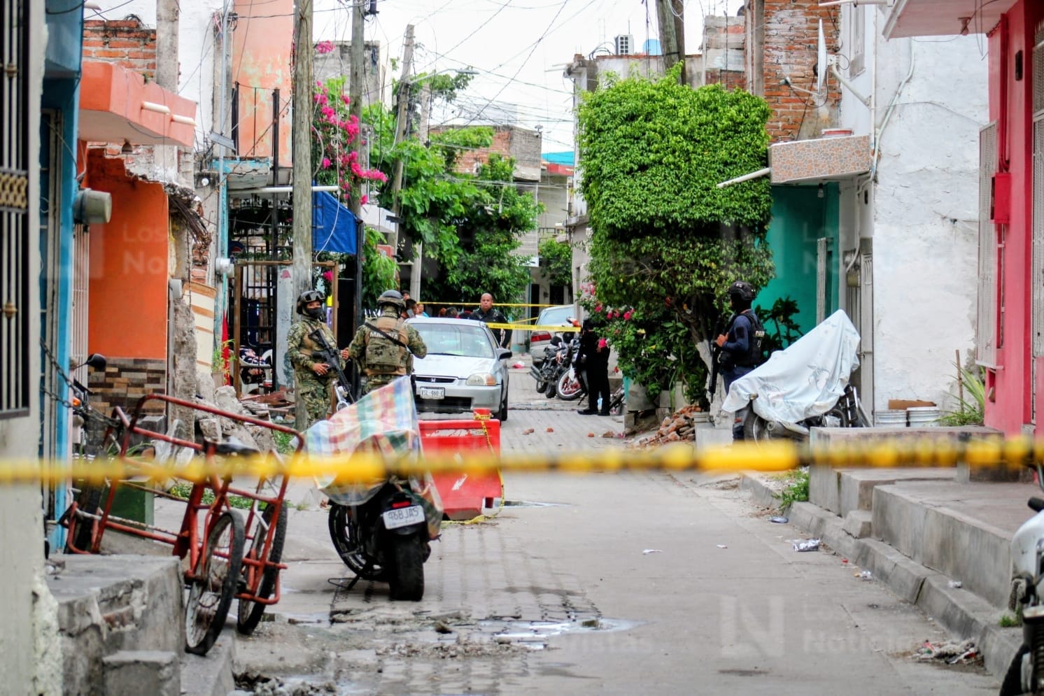 Ejército resguarda el sitio donde una mujer fue asesinada a balazos en Mazatlán