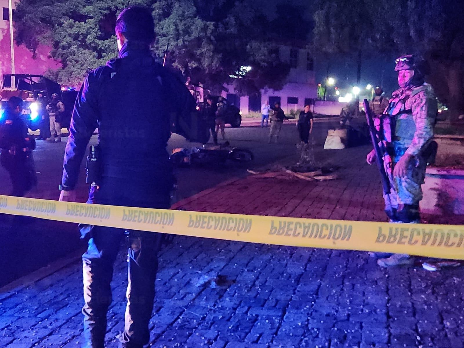 Autoridades en la escena del crimen en Culiacán
