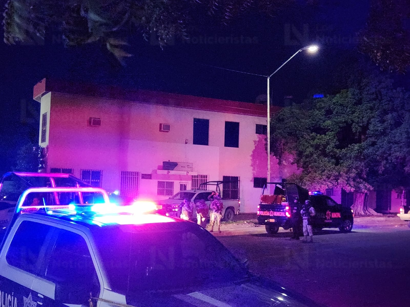 Autoridades en la escena del crimen en Culiacán