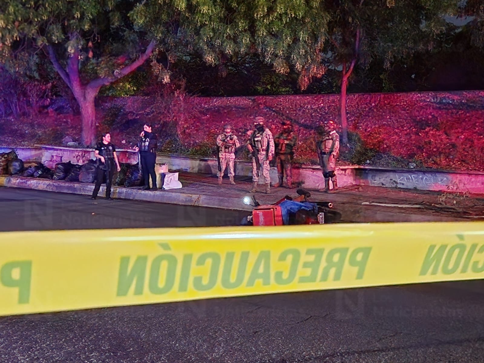 Autoridades en la escena del crimen en Culiacán