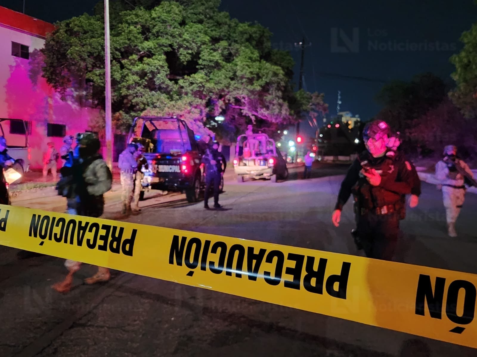 Autoridades en la escena del crimen en Culiacán