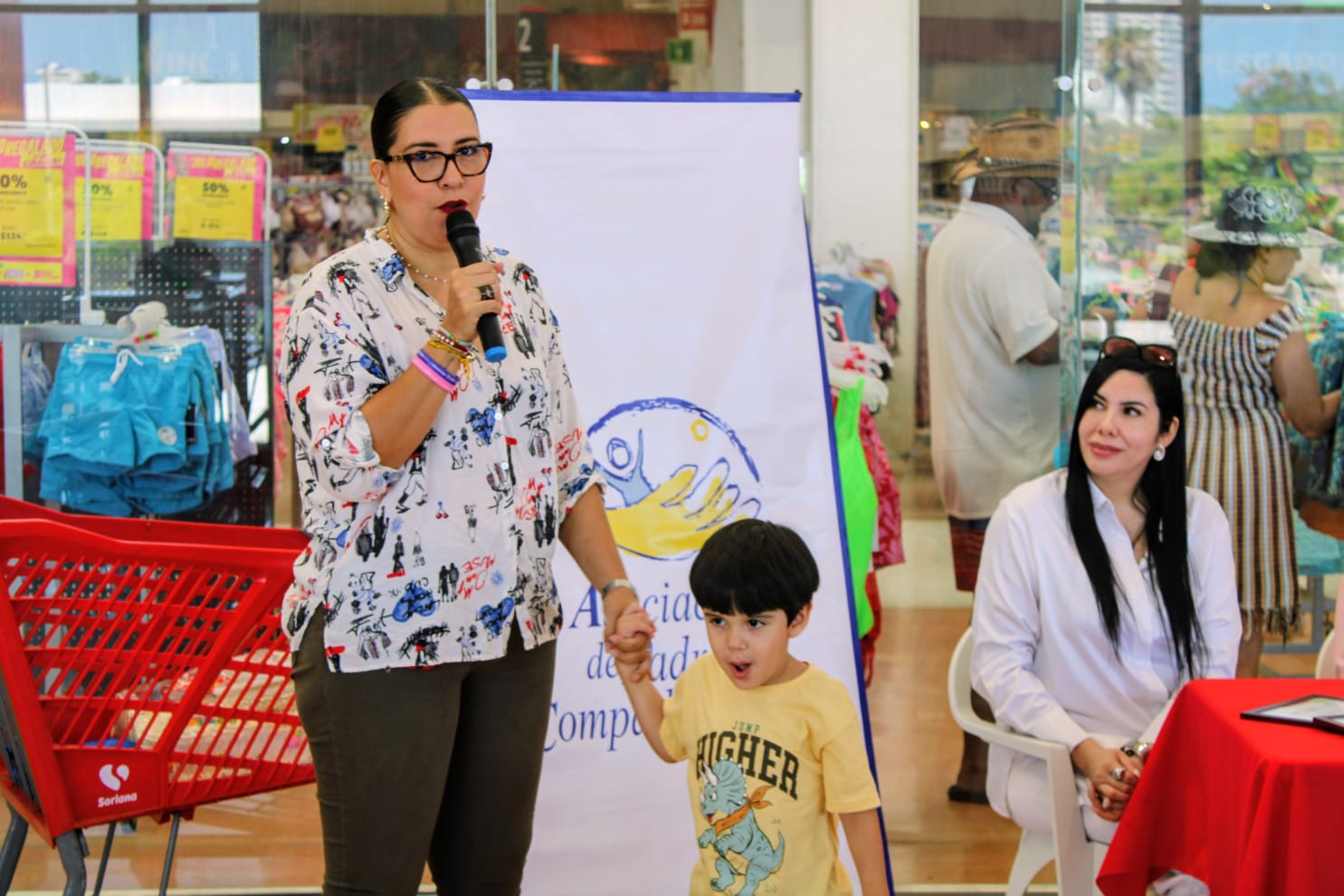 Asociación Padres y Compadres I.A.P. de Mazatlán recibe donación del redondeo por parte de tiendas Soriana
