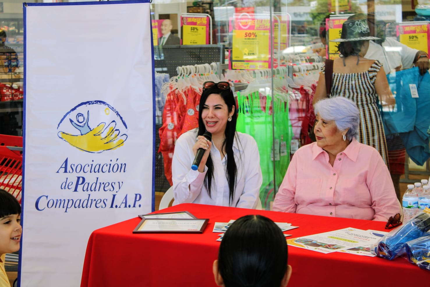 Asociación Padres y Compadres I.A.P. de Mazatlán recibe donación del redondeo por parte de tiendas Soriana