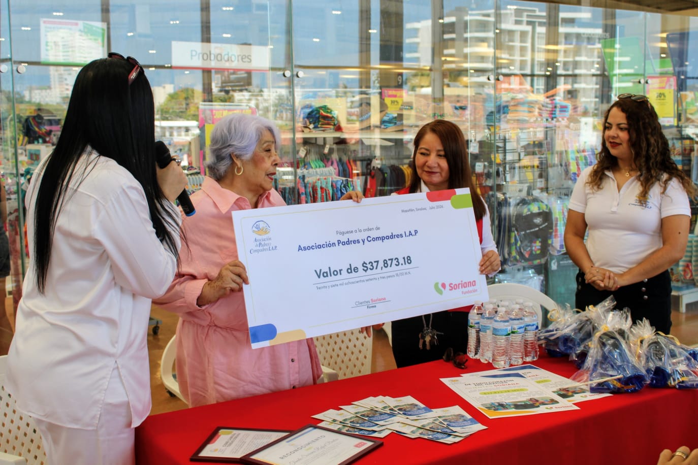 Asociación Padres y Compadres I.A.P. de Mazatlán recibe donación del redondeo por parte de tiendas Soriana
