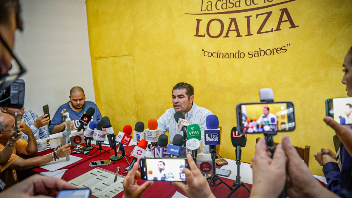 aspirante a la coordinacion de la defensa de la cuarta transformacion en sinaloa rodolfo valenzuela conferencia