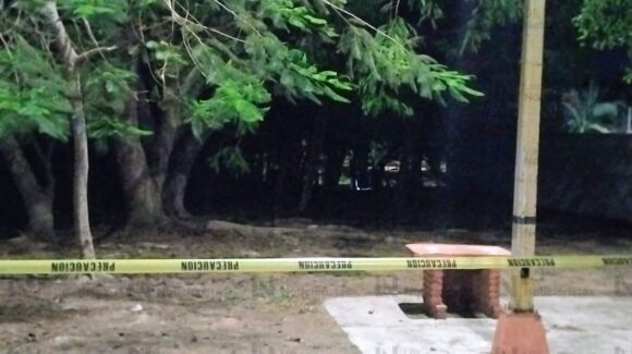 Balacera en parque de Lomas de Mazatlán deja a un joven lesionado; lo trasladan de emergencia a una clínica privada del puerto sinaloense