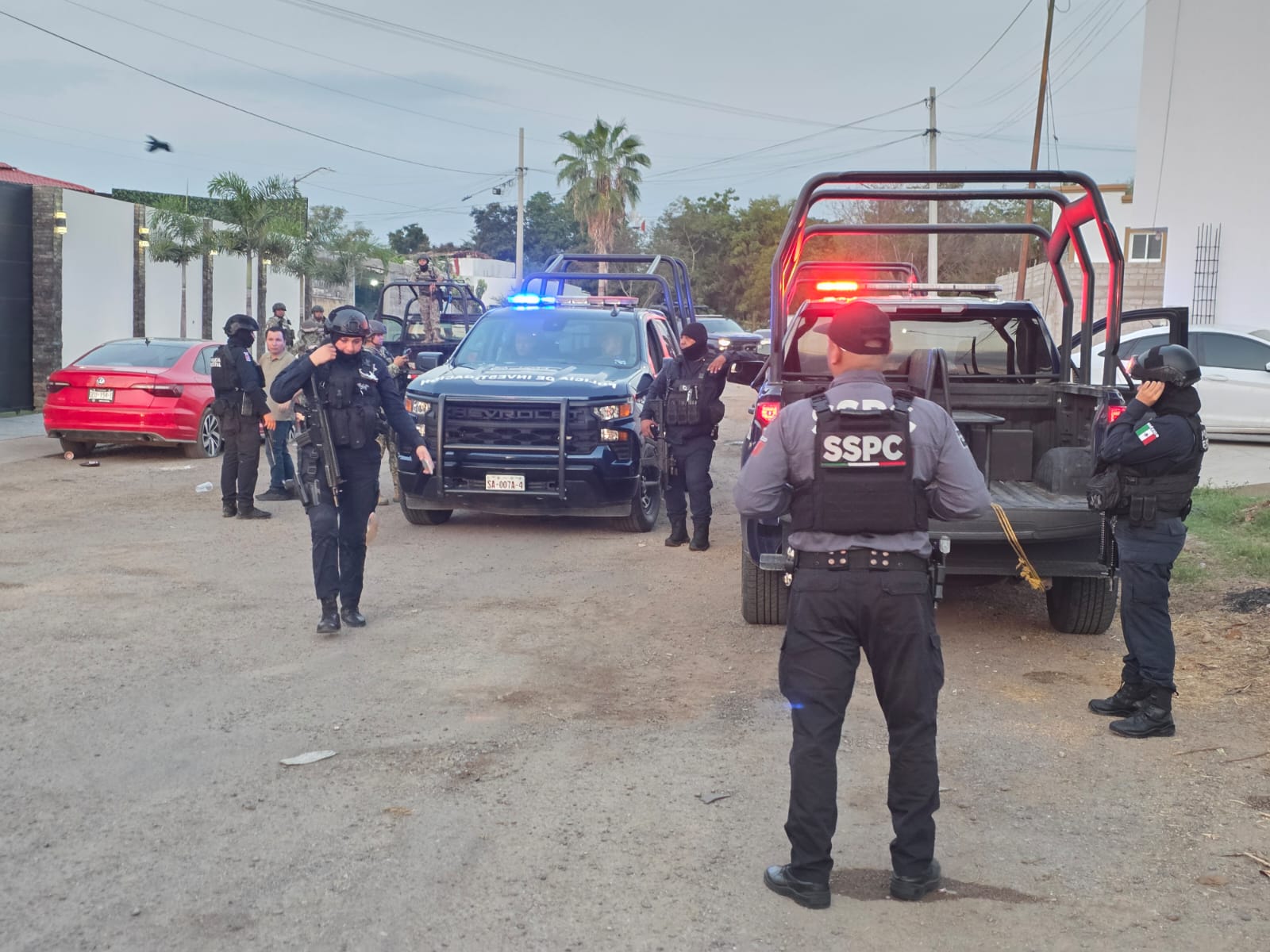 Atacan a balazos a un elemento de la FGE en el fraccionamiento Villa bonita de Culiacán