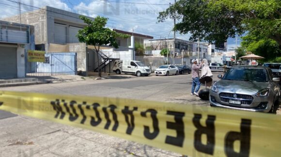Atacan a balazos a un hombre por la calle Juárez, en la zona donde cambian dólares, en el Primer Cuadro de Culiacán, Sinaloa