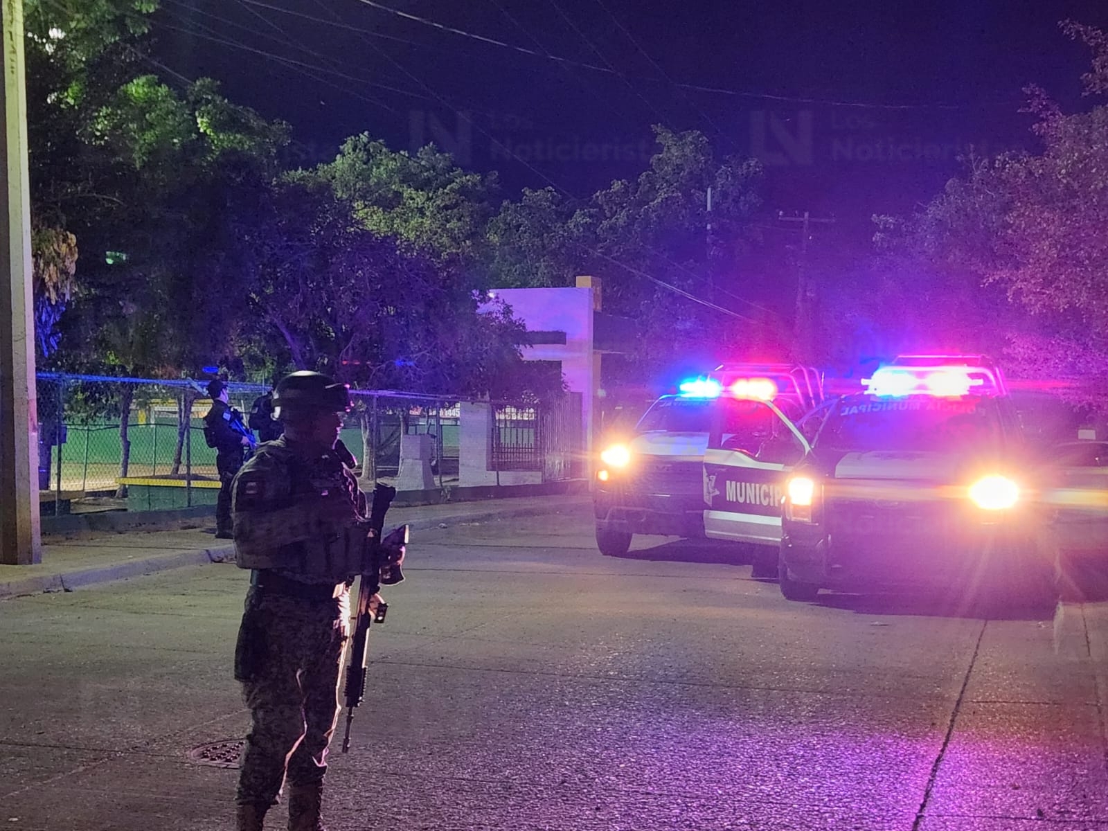 Ataque armado deja un muerto y un herido frente a campo de beisbol en El Palmito, en Culiacán