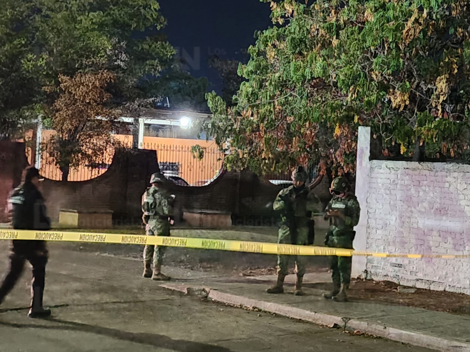 Ataque armado deja un muerto y un herido frente a campo de beisbol en El Palmito, en Culiacán