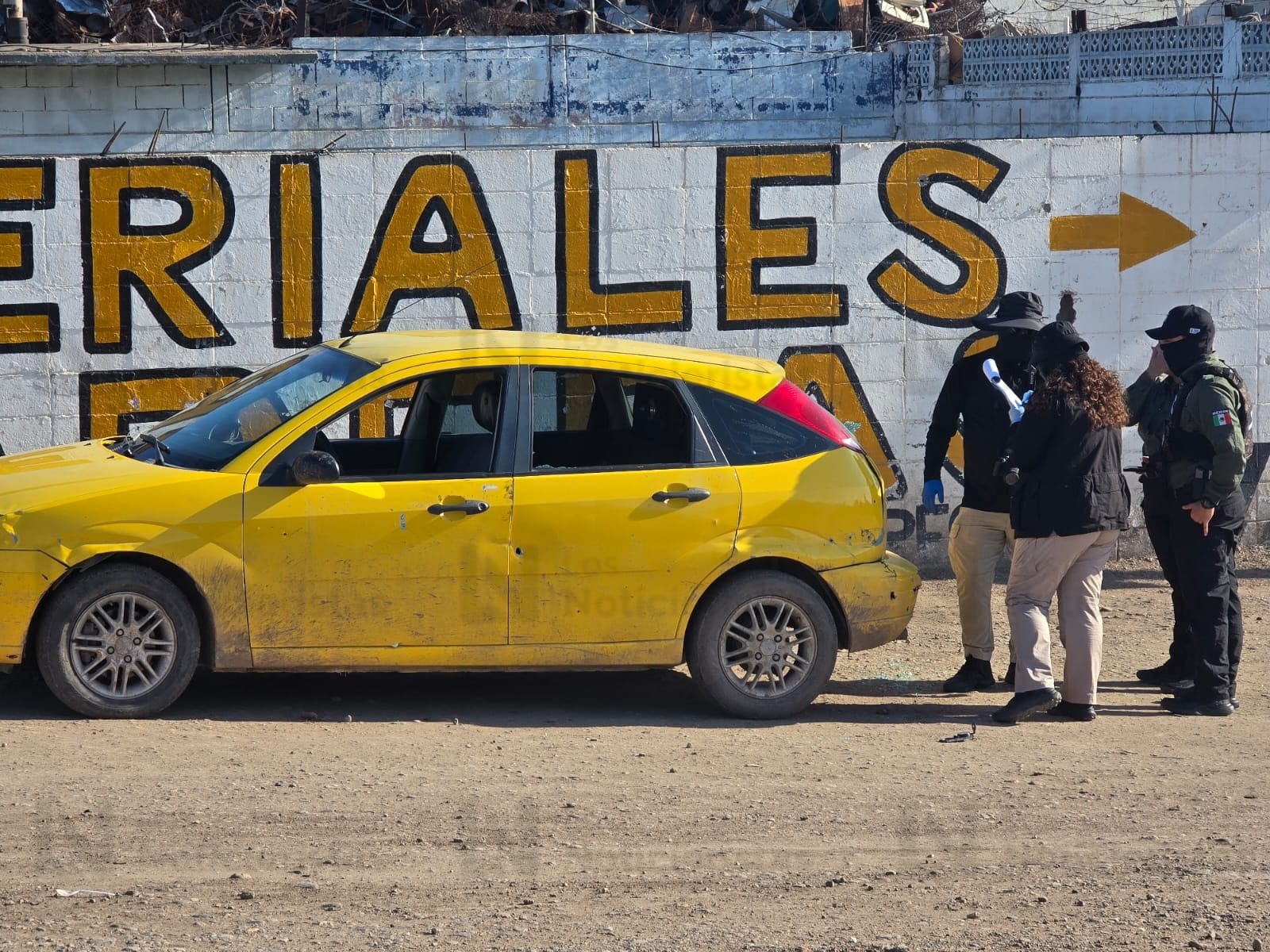 Ataque armado contra tripulantes de vehículo deja un hombre herido en Villa Juárez