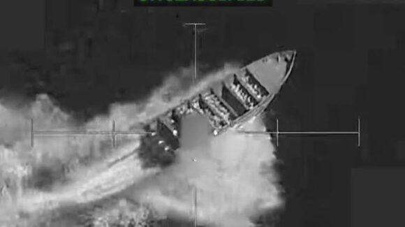 Bombardeos de EU a ‘narcolanchas’ en el Pacífico, han dejado al menos 13 mexicanos muertos: Ángeles Times