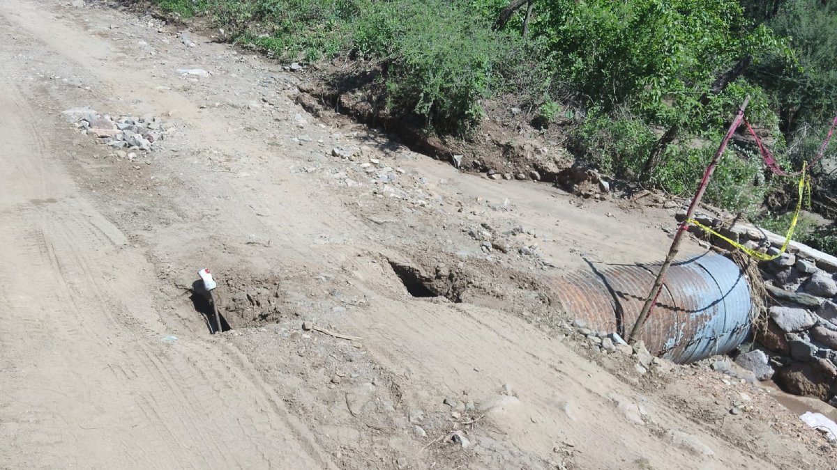 atiende ayuntamiento de choix y op caminos por lluvias