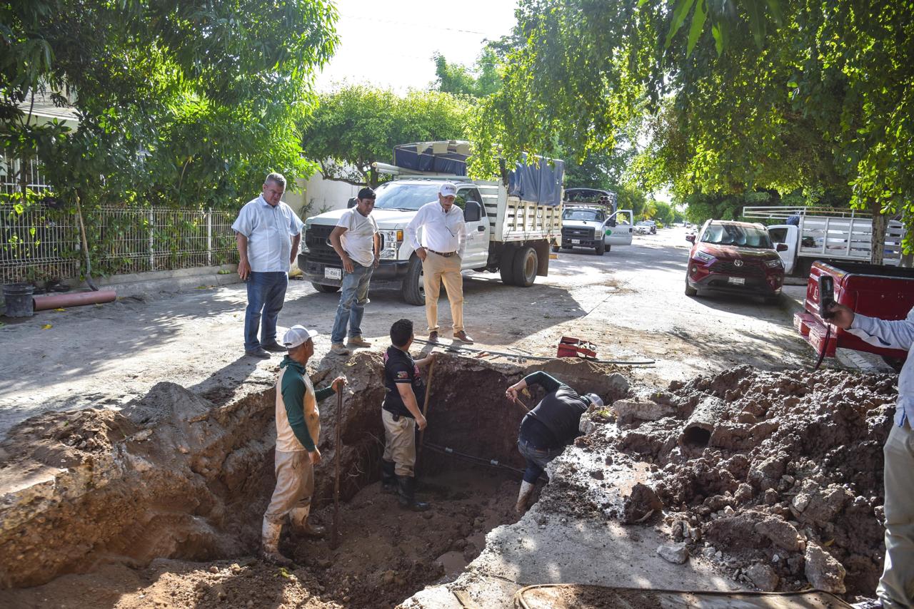 Atienden problemas de socavones en Los Mochis
