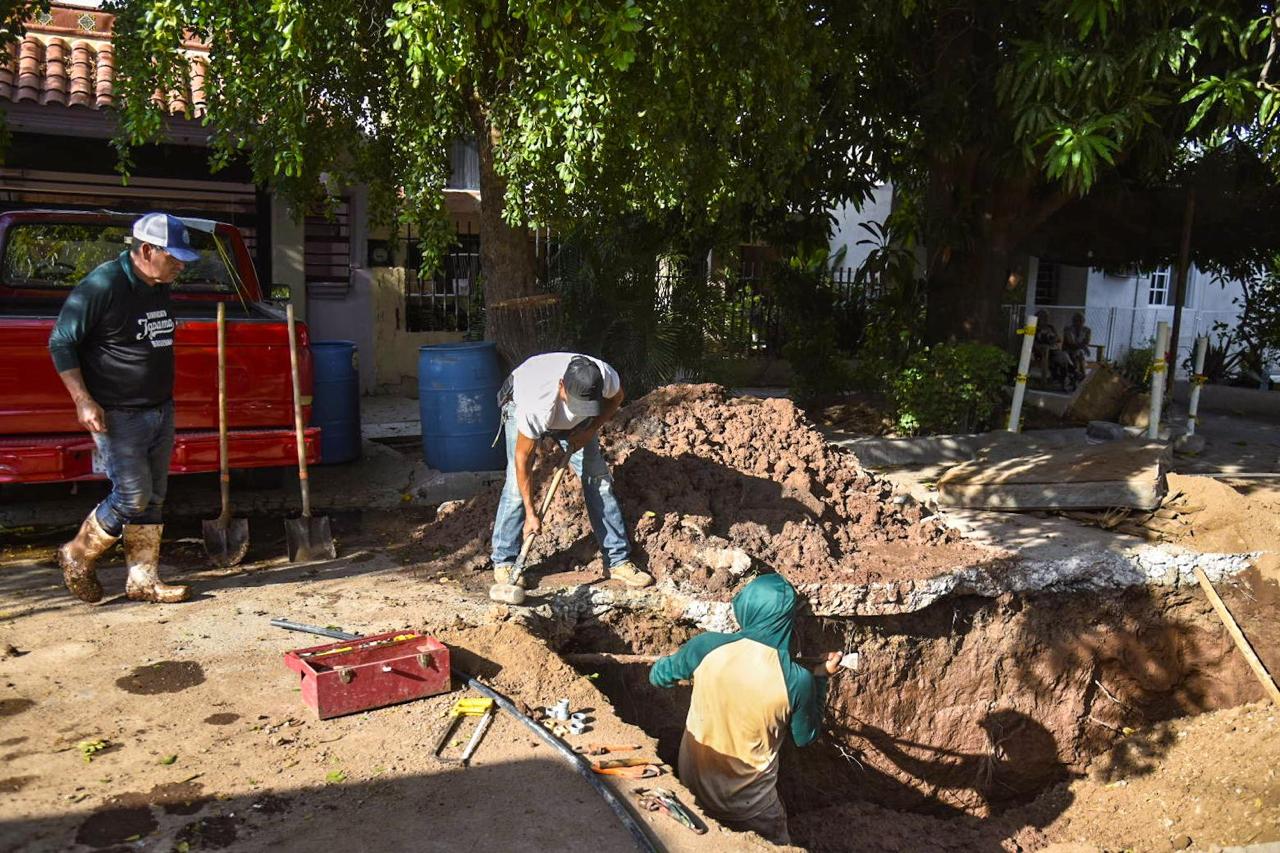 Atienden problemas de socavones en Los Mochis
