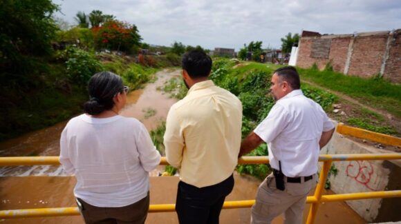 Tras intensa lluvia, autoridades realizan recorrido de limpieza en canales y arroyos de Mazatlán, Sinaloa