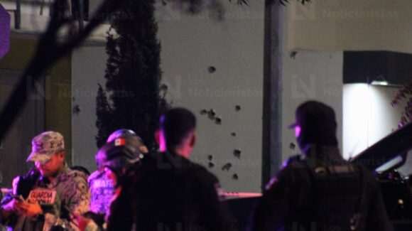 Atacan a balazos vivienda y lanzan explosivo en el fraccionamiento Hacienda del Seminario en Mazatlán, Sinaloa; dos menores sufren crisis nerviosa