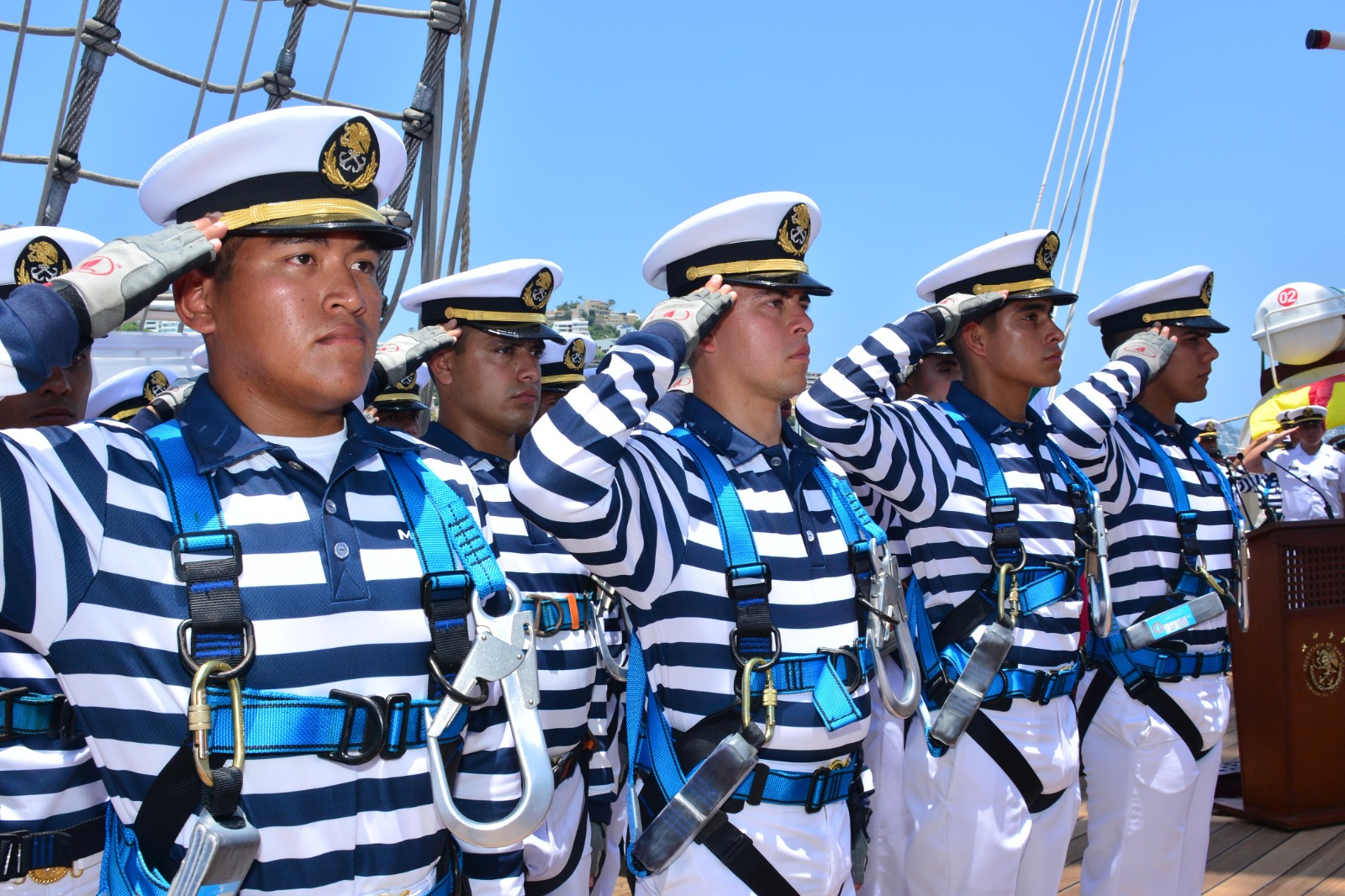 Buque Escuela Cuauhtémoc zarpa al mar