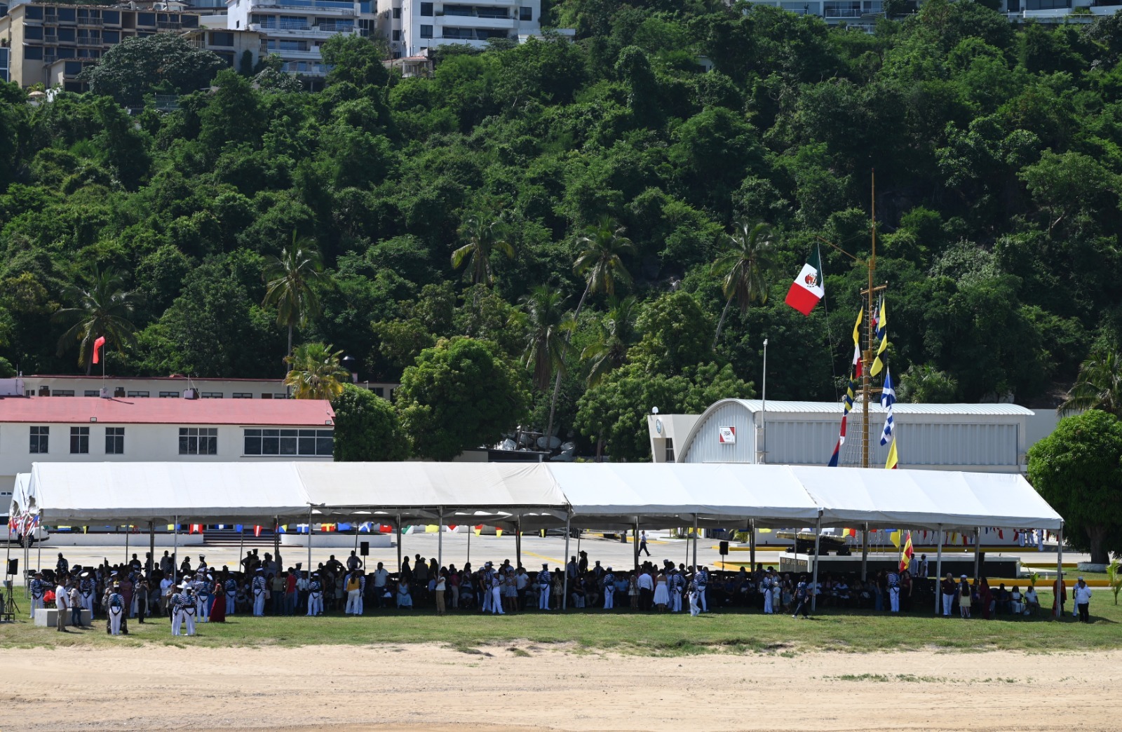 Buque Escuela Cuauhtémoc zarpa al mar
