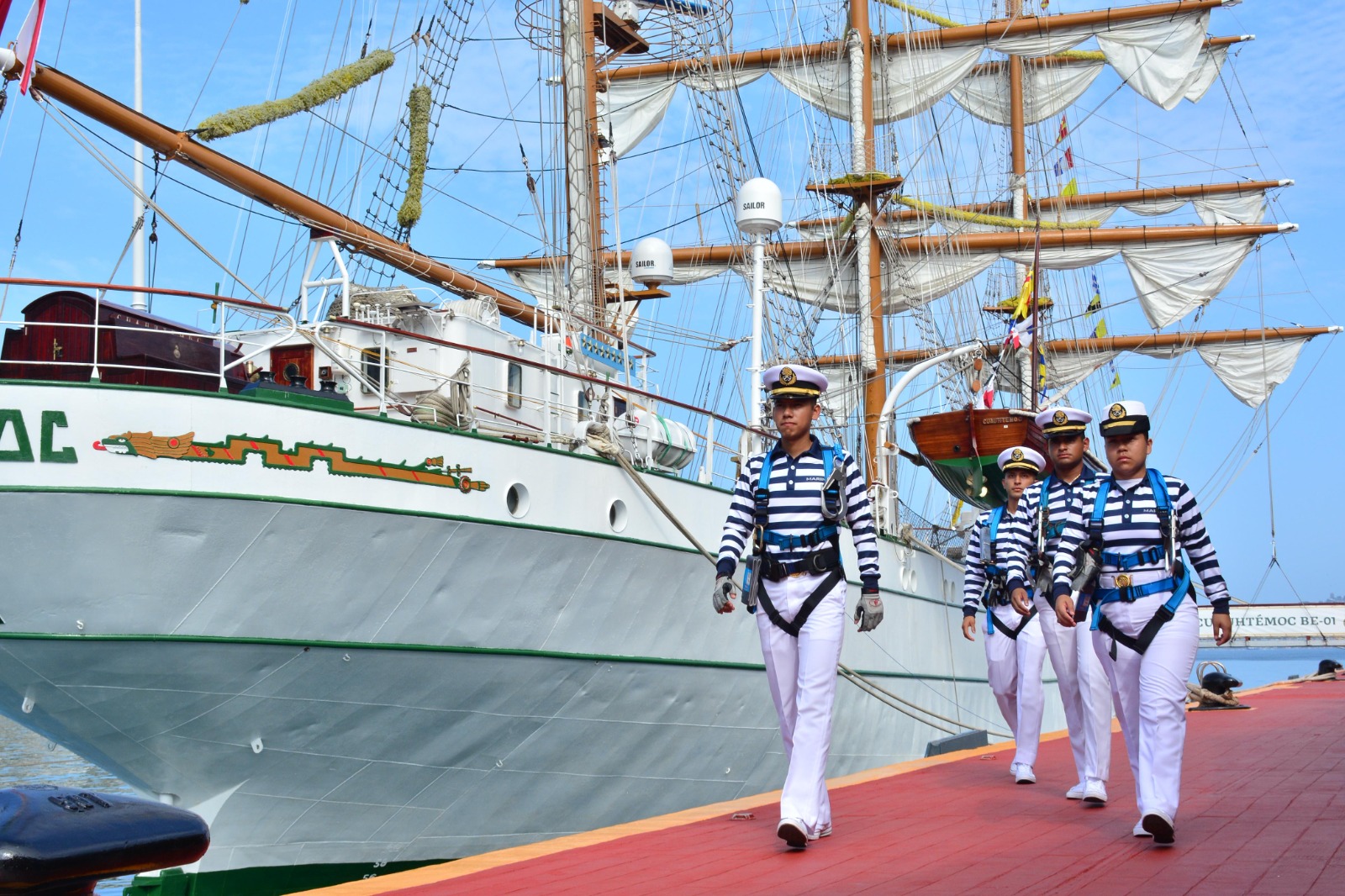 Buque Escuela Cuauhtémoc zarpa al mar
