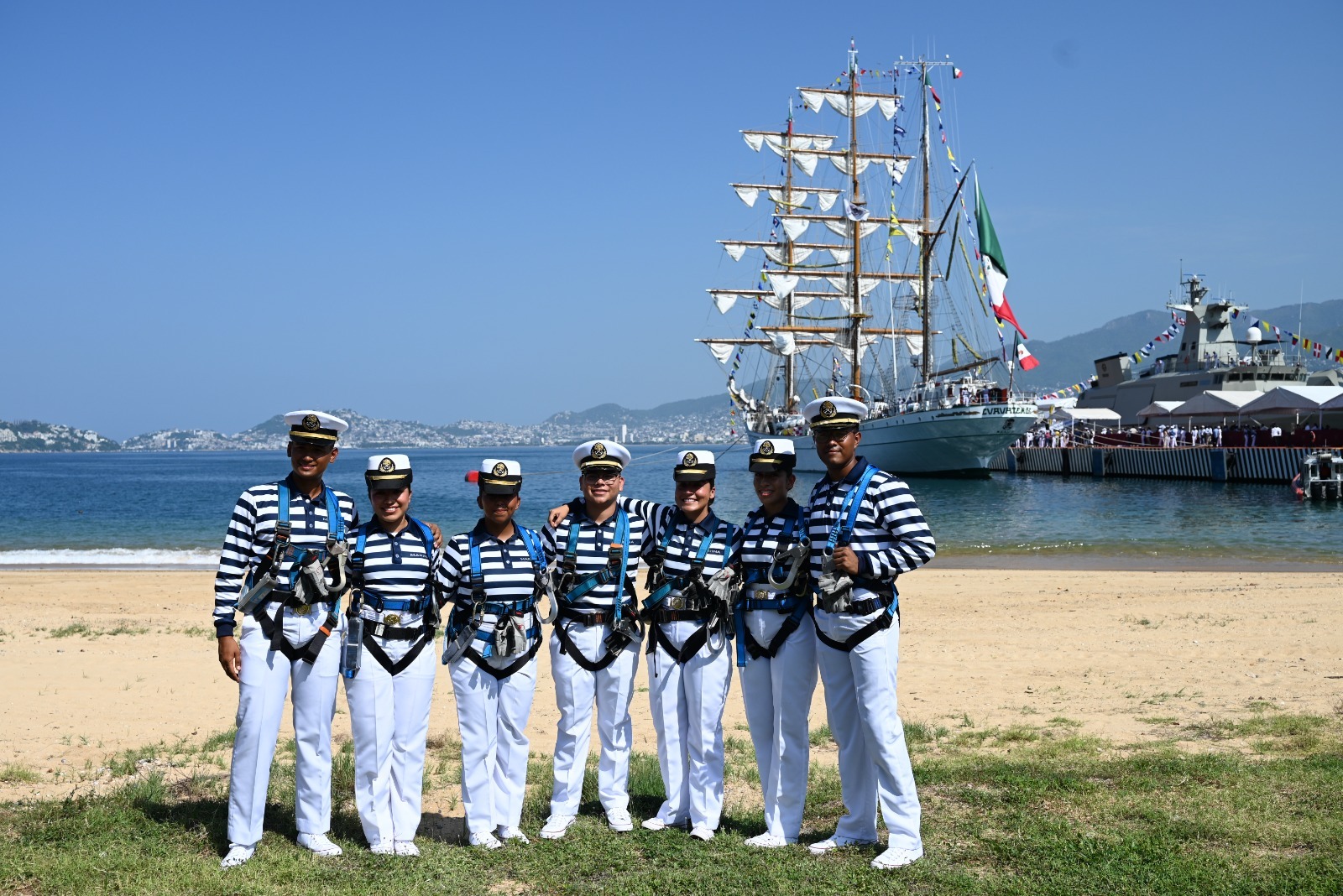 Buque Escuela Cuauhtémoc zarpa al mar