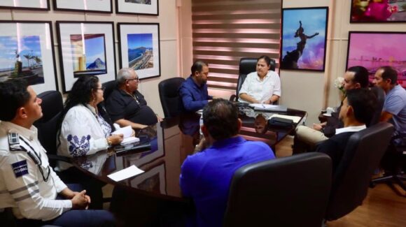 Ayuntamiento de Mazatlán y transportistas analizan mejoras en vialidades para el transporte público