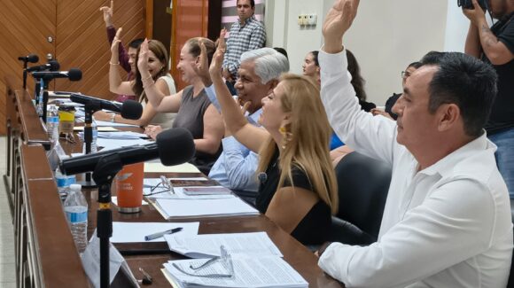 Cabildo de Mazatlán aprueba regularización urbana y deja en pausa cambios en mercado y rastro