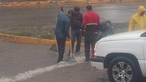 cae lluvia en los mochis calles inundadas limpian